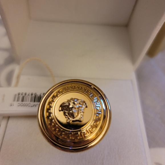 *****++++*++SOLD +++++Versace Medusa Ring Versace. Made in Italy. Authentic _ - Picture 3 of 9